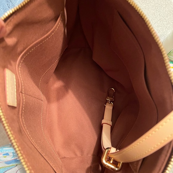 ❌❌SOLD❌❌Louis vuitton pallermo in brand new condition $2,000 comes with strap - Picture 10 of 14